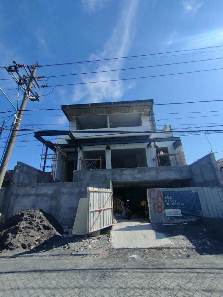 Jalan lingkungan dan akses menuju Rungkut Mapan Utara Modern House.