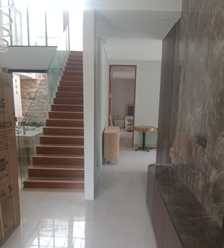 Tangga dalam Rumah